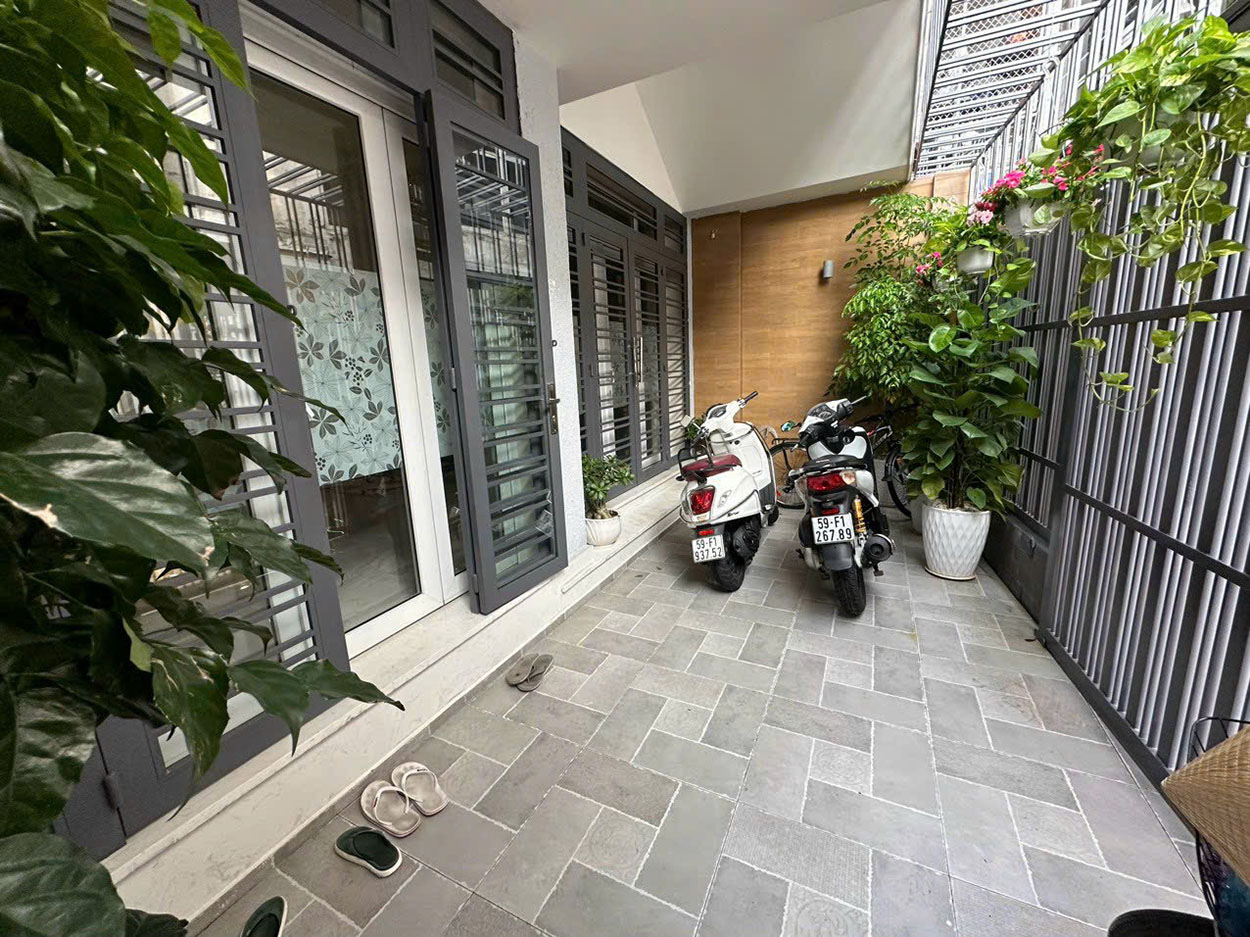 Biệt thự 3 lầu (6,4x18-nở hậu) 5 phòng master, n.thất c.cấp, hẻm xe hơi khu cao cấp Võ Thị Sáu, Q.1